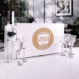 Zestaw sześciu kieliszków do wódki w pudełku drewnianym - czysta