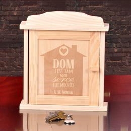 Drewniany domek na klucze Dom jest tam...