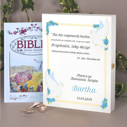 Biblia w drewnianym pudełku - gołębie