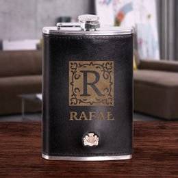 Ekskluzywna piersiówka Wittchen z monogramem