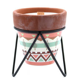 Aromaterapeutyczna świeca sojowa o zapachu goździków.