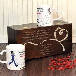 Dwa kubki w pudełku z grawerem dla Młodej Pary