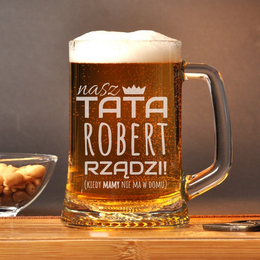 Kufel z grawerem - Tata rządzi