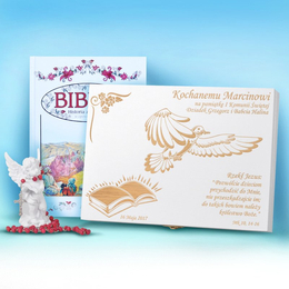 Biblia w drewnianym pudełku- Pamiątka I Komunii Świętej
