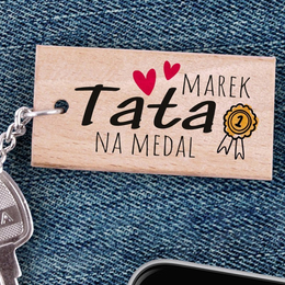 Brelok drewniany z nadrukiem - Tata na medal