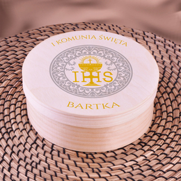 Drewniane pudełko z krówkami - Pamiątka Pierwszej Komunii Świętej - IHS