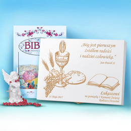 Biblia w drewnianym pudełku- Pamiątka I Komunii Świętej