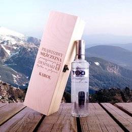 Pudełko zamykane na wódkę z nadrukiem - Prawdziwy mężczyzna...