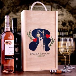 Pudełko z przegródką na dwa wina - para zakochanych