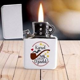 Biała zapalniczka benzynowa w pudełku dla Dzadka