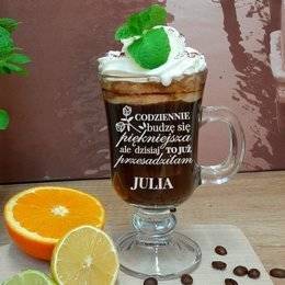 Szklanka do kawy - Codziennie budzę się piękniejsza