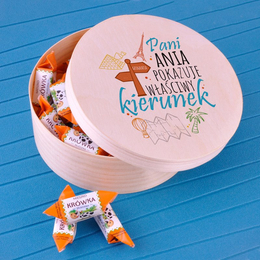 Pudełko drewniane z krówkami dla nauczyciela gegografii