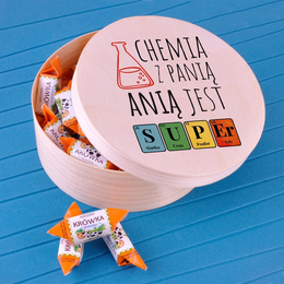 Drewniane pudełko z krówkami dla nauczyciela chemii