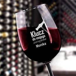 Kieliszek do wina z iminiem - Klucz do szczęścia
