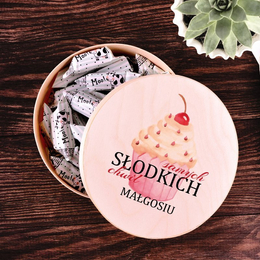 Drewniane pudełko z krówkami - samych słodkich chwil