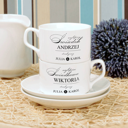 Dwie filiżanki dla świadków z okazji ślubu